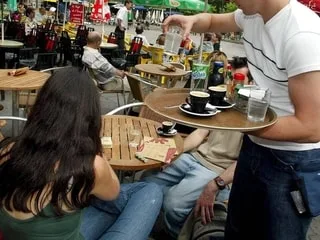 « Il n’y a plus de règles » : en Bretagne, la colère des restaurateurs face aux guinguettes et dégustations ostréicoles