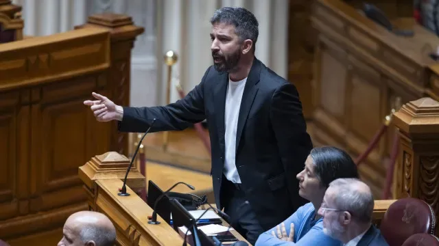 BE acusa Governo de cortes nas pensões, Montenegro rejeita "politiquice"