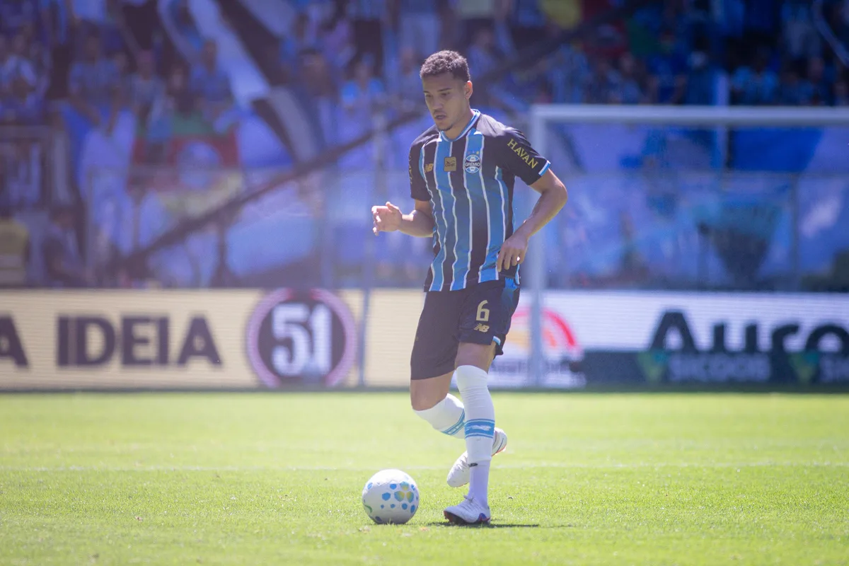 Renato terá dois desfalques no Grêmio por suspensão na volta da data Fifa; veja opções