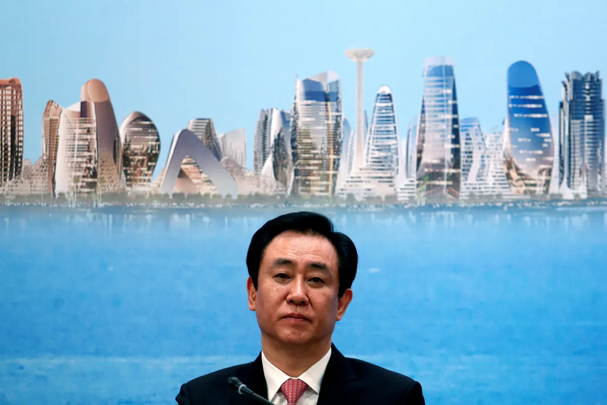 El fundador de la fallida promotora inmobiliaria china Evergrande fue condenado a cadena perpetua por fraude y sobornos