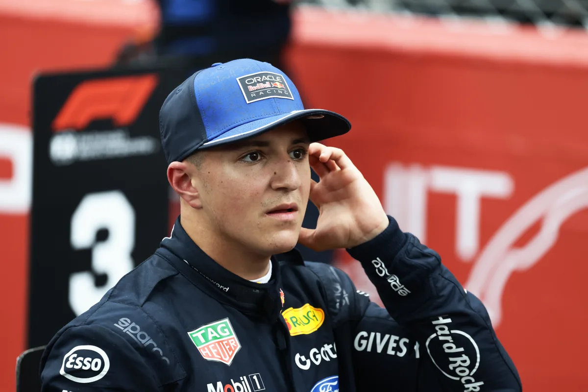 Hadjar sofre lesão no punho e será substituído na Red Bull por Lawson