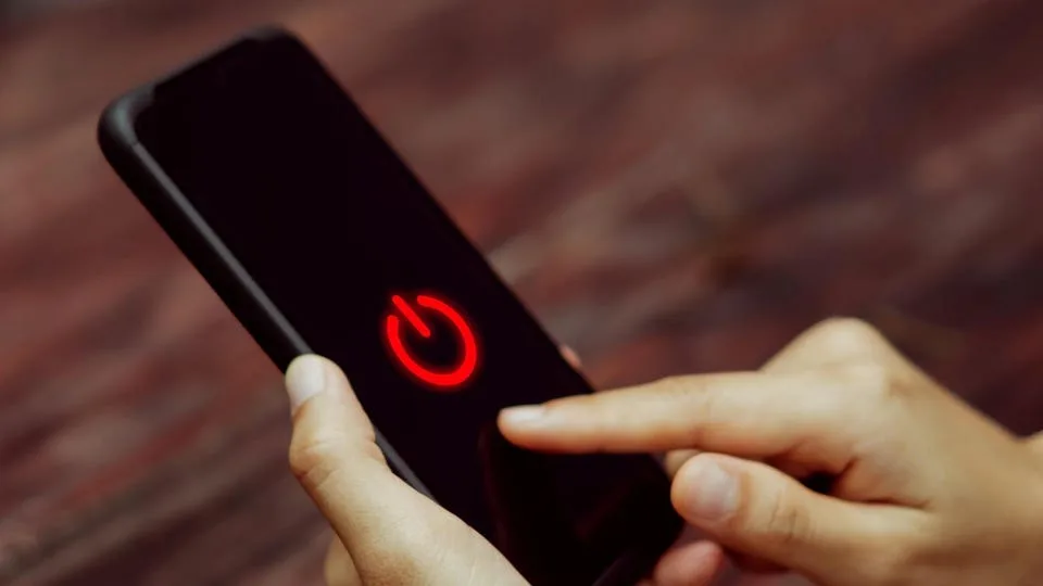 How To Save Text Messages For Court? Turn The Phone Off
