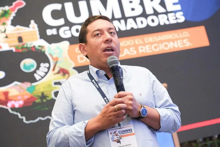 Gobernador de Boyacá explicó por qué se fue de viaje a La Guajira en medio del incendio en Villa de Leyva: “Tenía un vuelo con mis hijitos”