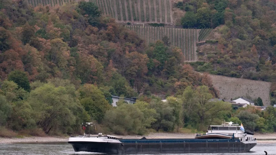 Binnenschifffahrt: Rhein-Pegelstände steigen langsam