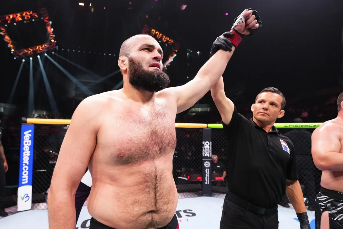 Шамиль Газиев нокаутировал американца в первом раунде на турнире UFC