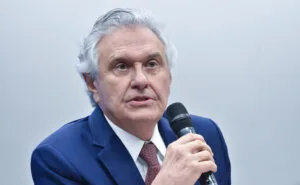 Caiado quer aumentar a pena para furto de aparelhos móveis e reduzir carga tributária sobre smartphones