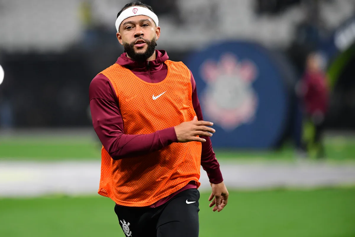 Corinthians faz contato com Memphis para discutir dívida e tentar evitar novo transfer ban