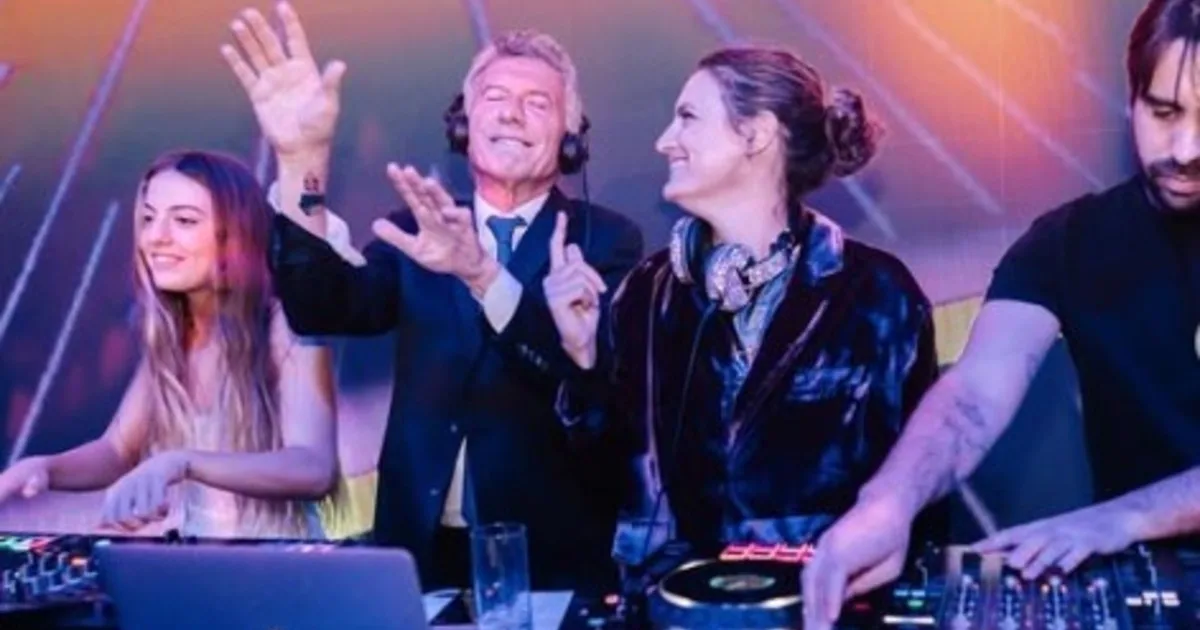 Macri hizo de DJ y cantó en la fiesta de 15 de Antonia: las fotos del festejo de la hija menor del expresidente