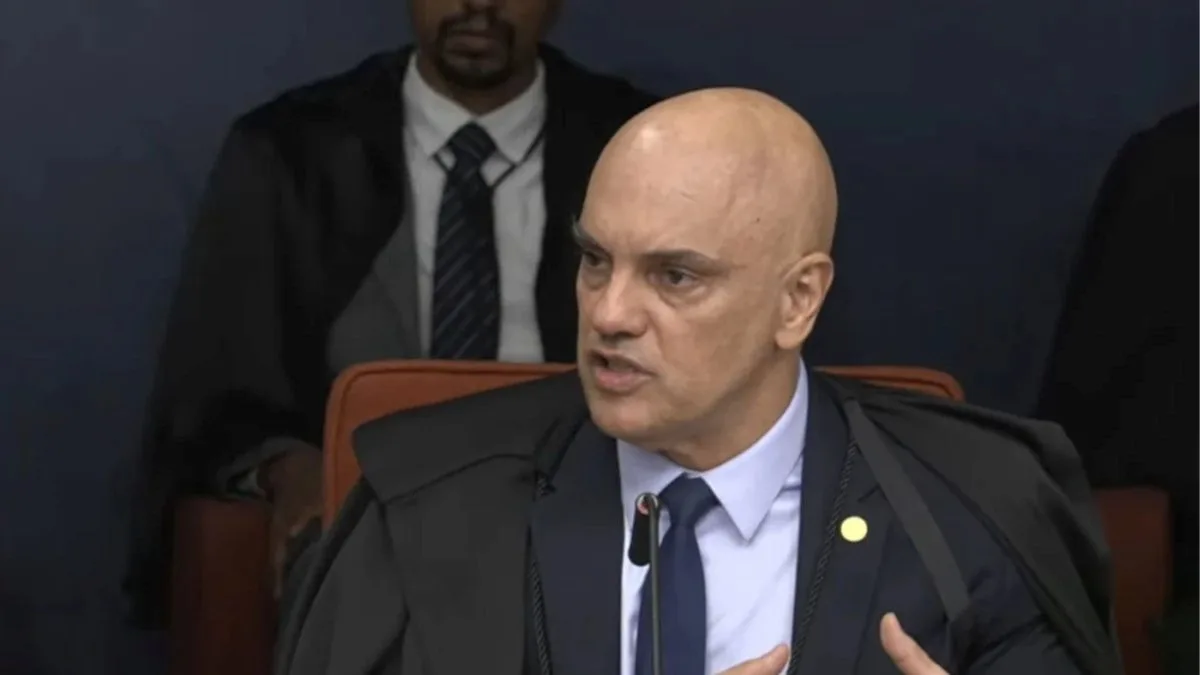 ‘Não pode normalizar’: Alexandre de Moraes exige volta do diploma para jornalista e alerta para desinformação