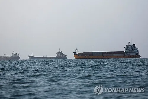 美, 이틀만에 또 이란 공습…"호르무즈섬·반다르아바스 폭발음"(종합)