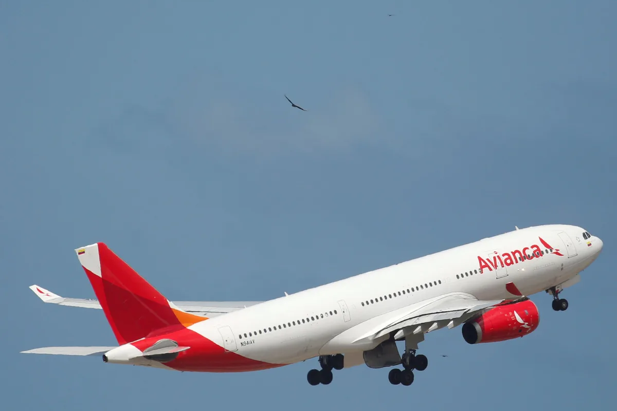 Vuelo Medellín-Nueva York fue desviado a Miami por fuerte turbulencia: 9 pasajeros debieron ser remitidos a hospitales de la ciudad