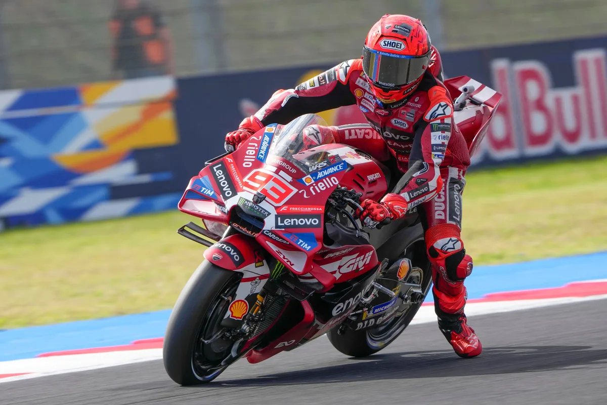 Carrera sprint GP San Marino MotoGP, en directo: Márquez, Martín y Acosta hoy en Misano, en vivo