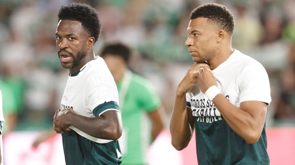 Escándalo en el Real Madrid: Vinicius y Mbappé se taparon una remera y boicotearon una consigna contra la crisis migratoria