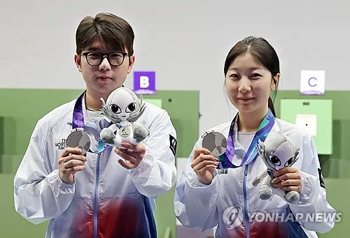 [아시안게임] "동메달인 줄 알았는데 10.9점"…박하준·반효진의 은빛 역전극