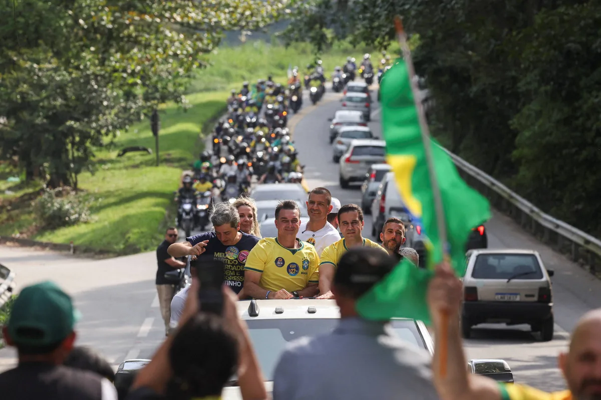 Em Angra, Flávio Bolsonaro defende Angra 3 e licenças para obras de resorts