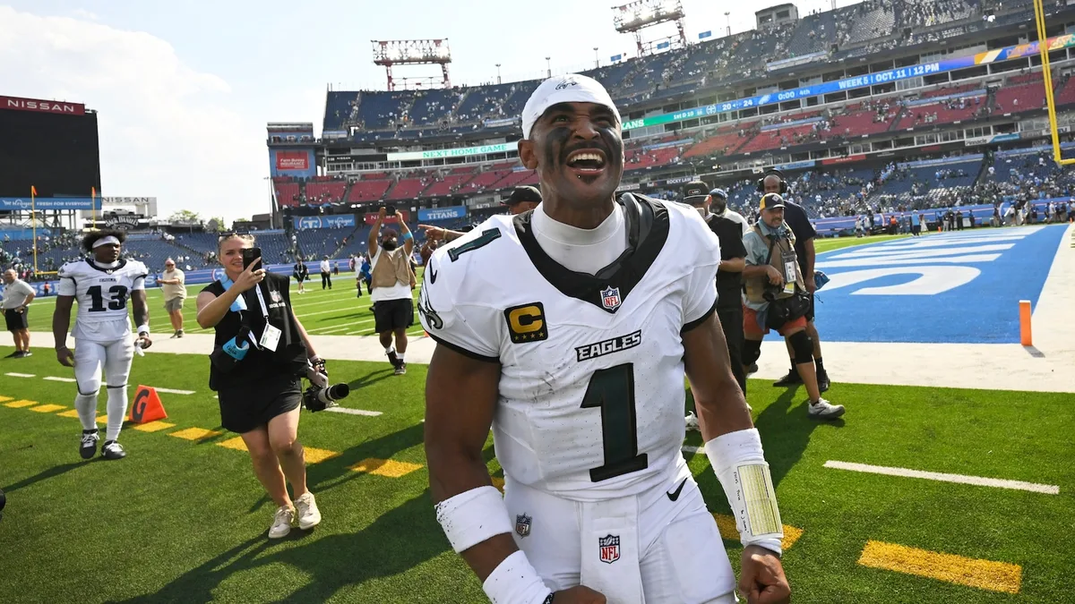 Jalen Hurts hits Darius Cooper for TD with 9 seconds left to lift the Eagles past the Titans 24-20