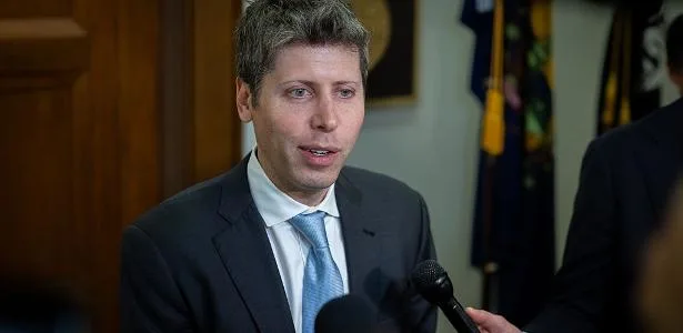 CEO da OpenAI pede freio na IA e coordenação global contra riscos