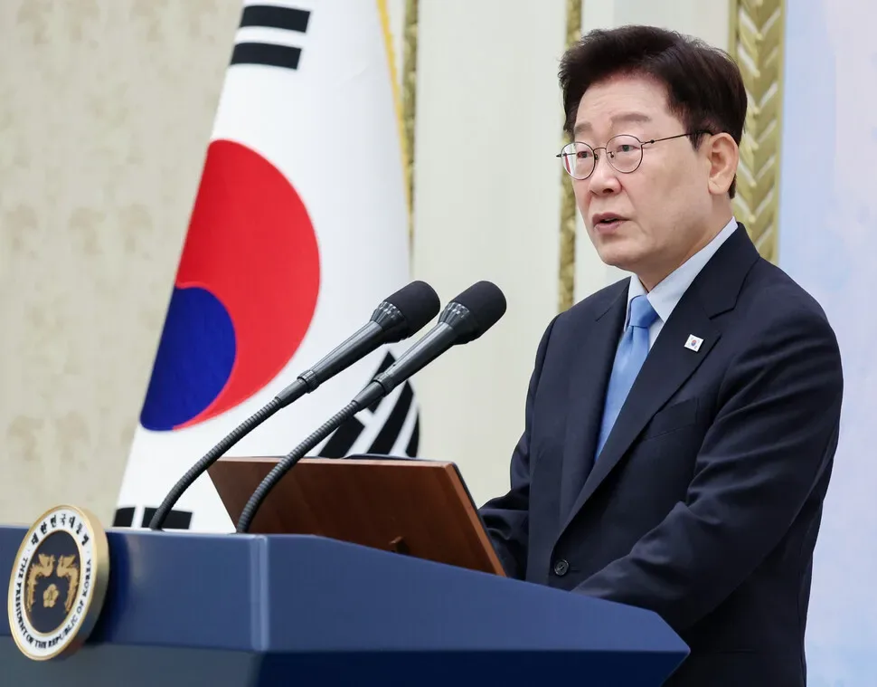 “이 대통령, 대선 불출마 선언해야 개헌 논란 없을 것” 63% [NBS]