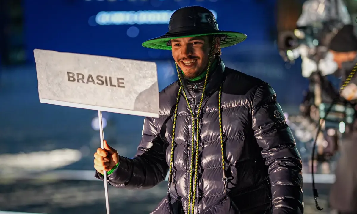 Augustinho Teixeira leiloa uniforme olímpico para ajudar fundação