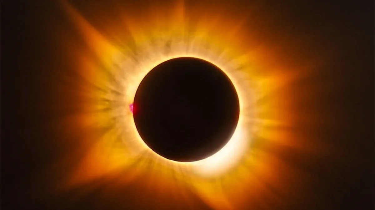 La NASA elige como foto del día esta imagen del eclipse desde Zamora en la que destaca el color dorado que mostró la corona solar