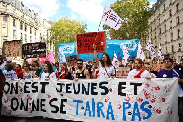 Lycées : le gouvernement s’indigne des poubelles en feu, mais “c’est tout un système qui brûle”