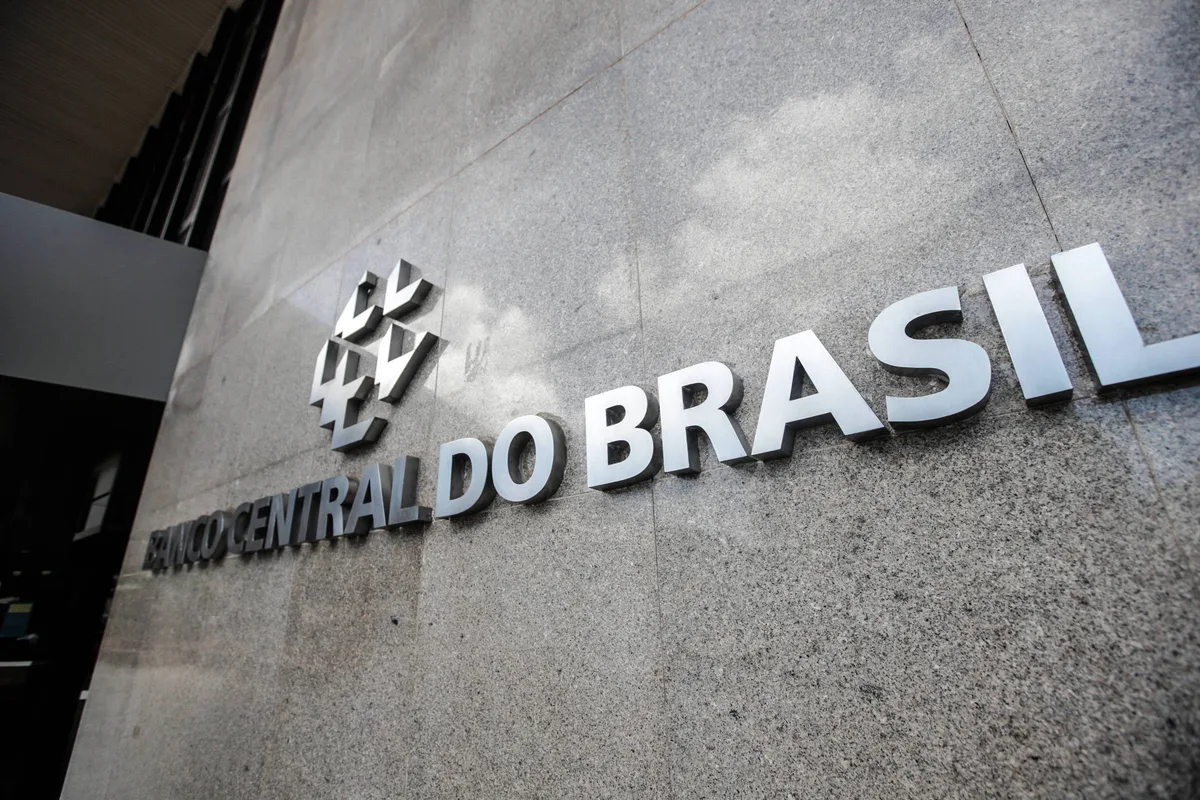 Economistas preveem inflação abaixo de 5% no fim do ano e corte na Selic nesta semana
