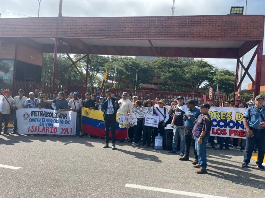 Trabajadores llevaron documento a CVG Casa Matriz