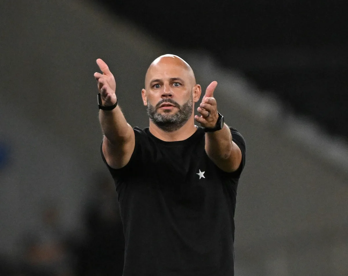 Com Franclim pressionado, Botafogo vive dilema e avalia uso de titulares em Salvador