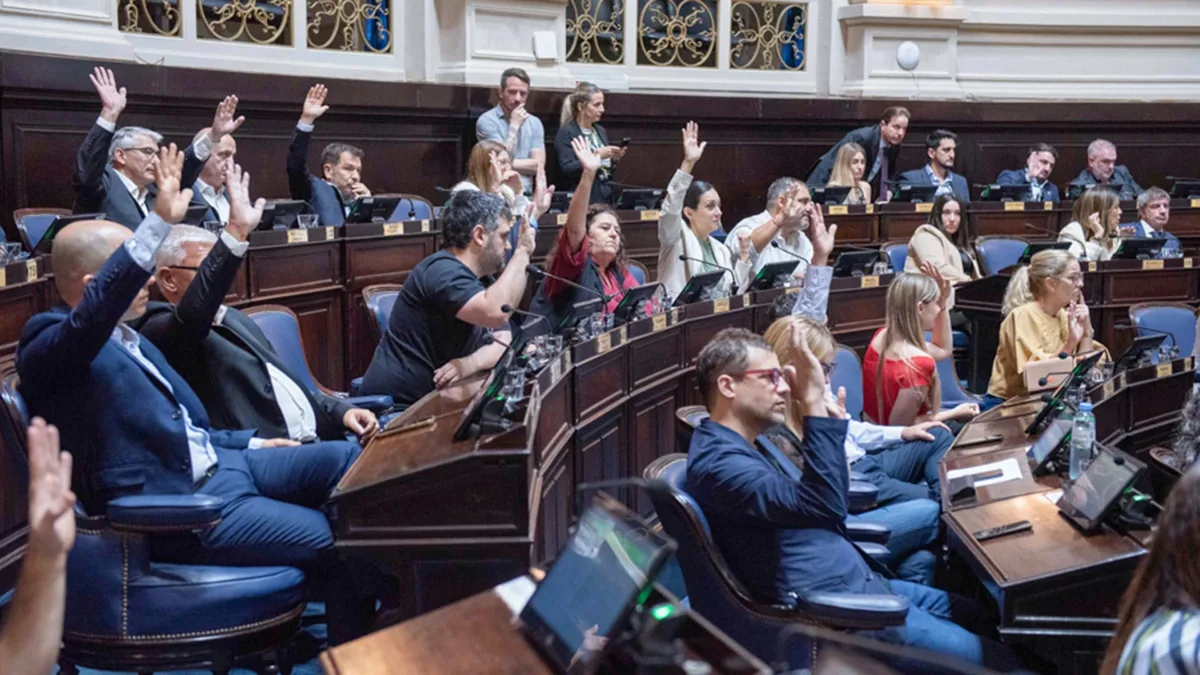 Creaban imágenes de compañeras desnudas con IA: presentaron proyectos para combatir la violencia digital en las escuelas bonaerenses