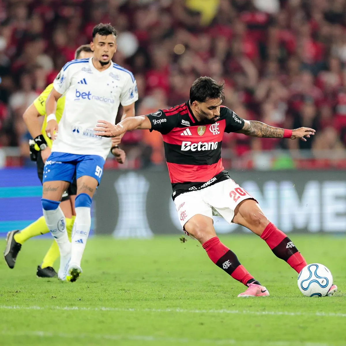 Flamengo elimina Cruzeiro com golaços e avança às quartas da Libertadores