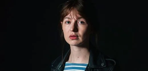 Sally Rooney stoppt Verkauf ihrer Bücher in Großbritannien
