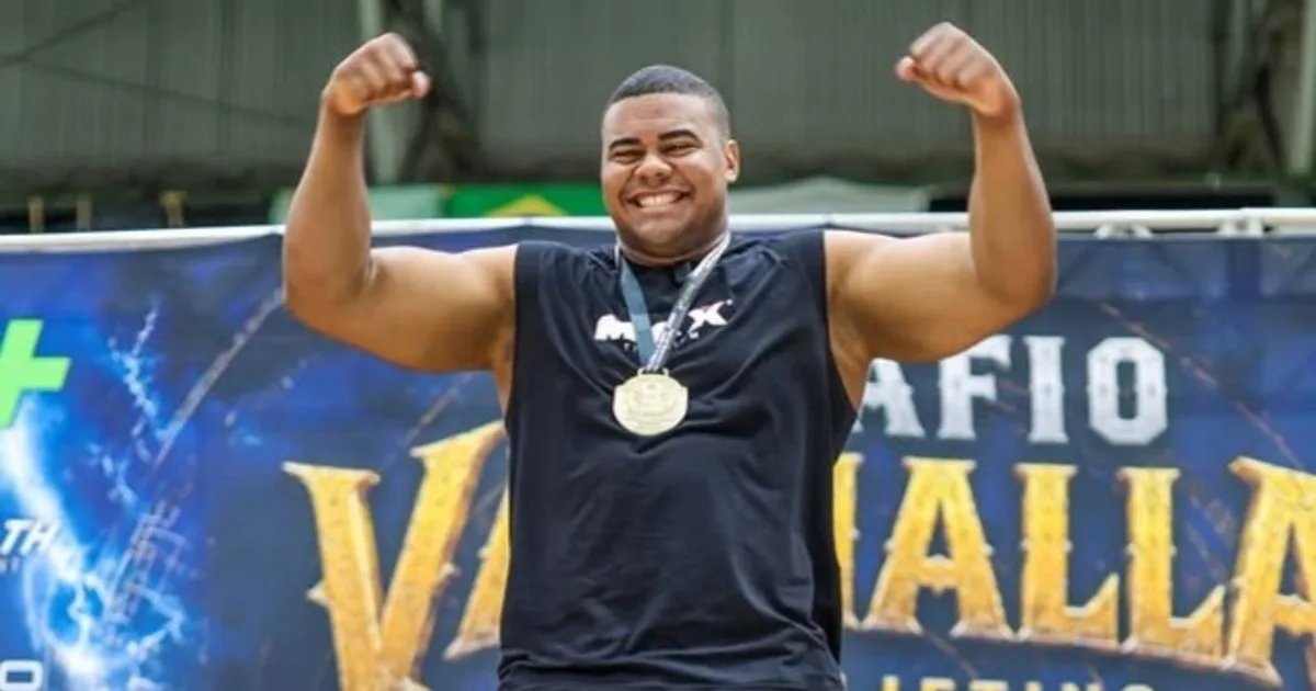Un antiguo trabajador de la construcción que solía cargar bolsas de cemento de 200 kg levantó ahora 420 kg en una competencia y logró el mayor levantamiento de pesas de su carrera