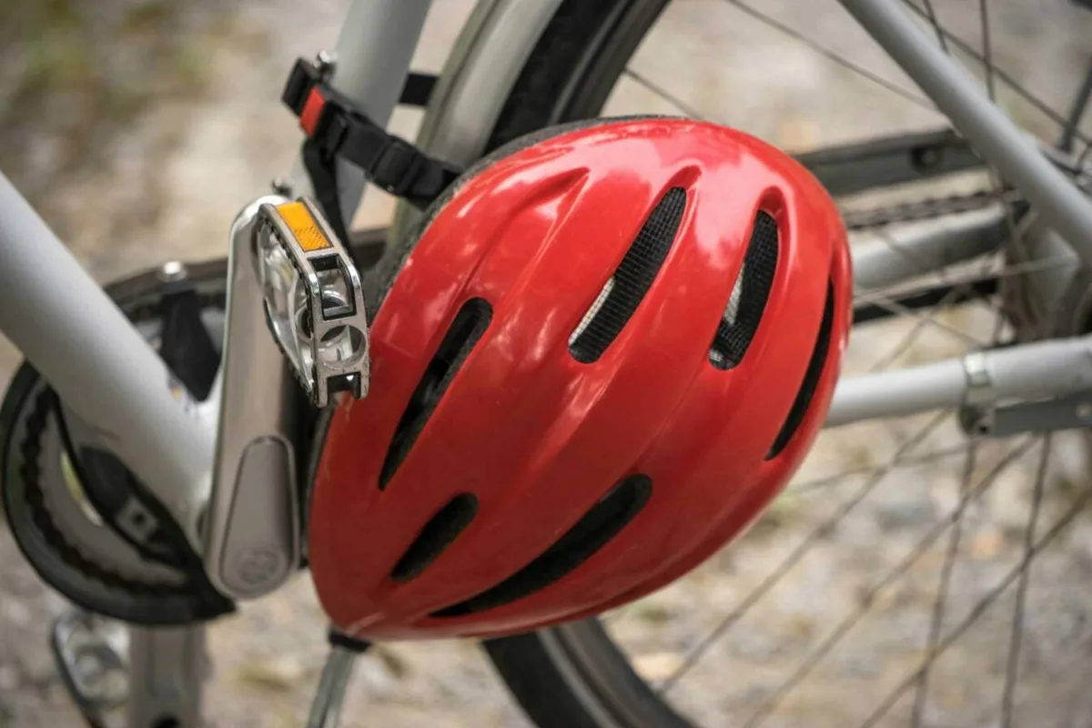 L’Espagne vient de durcir la règle du casque à vélo : la France va-t-elle suivre ?