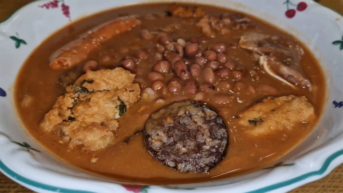 Qué es y cómo se prepara la olla podrida, la receta más antigua de España