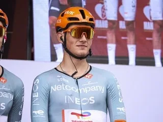Tour d’Espagne. Endeuillé par la mort de son petit frère, Joshua Tarling quitte la Vuelta au cours de la sixième étape