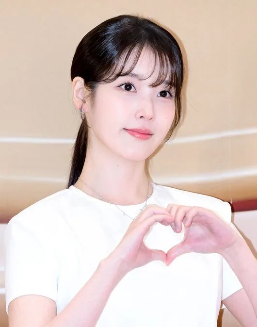 ’40kg대 초반’ 아이유, 마른몸매 비결? “삶은 달걀에 올리브…종일 배 안고파”[핫피플]