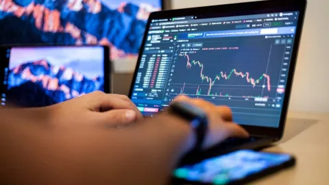 El Banco Santander facilita la inversión a los menores de 30 años con fondos desde 10 euros y tarifas reducidas