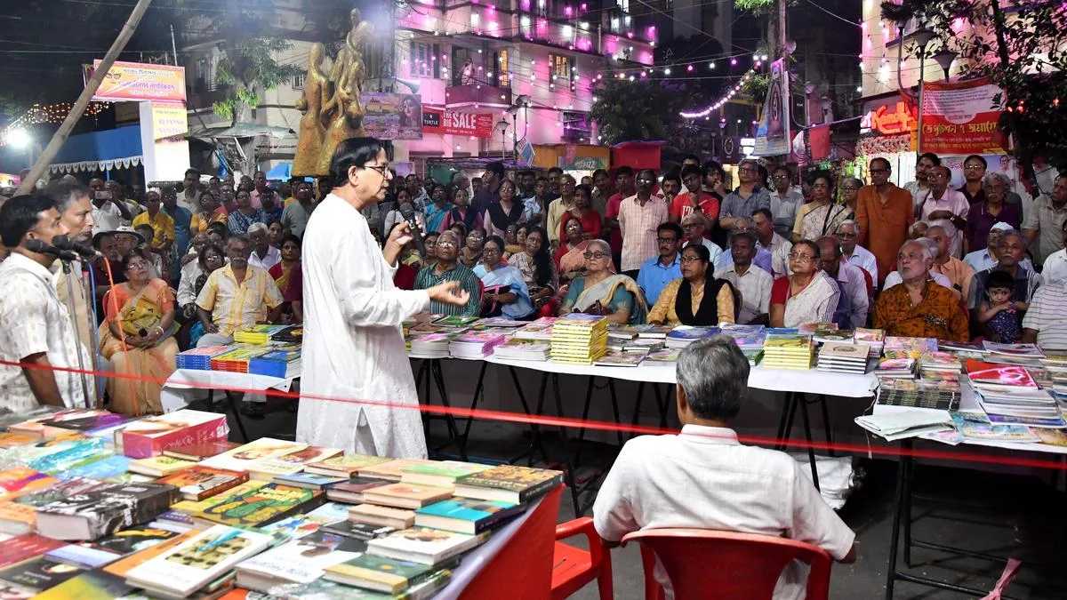 Book stalls at Durga Puja pandals bear the brunt of Left versus Right face-off in West Bengal