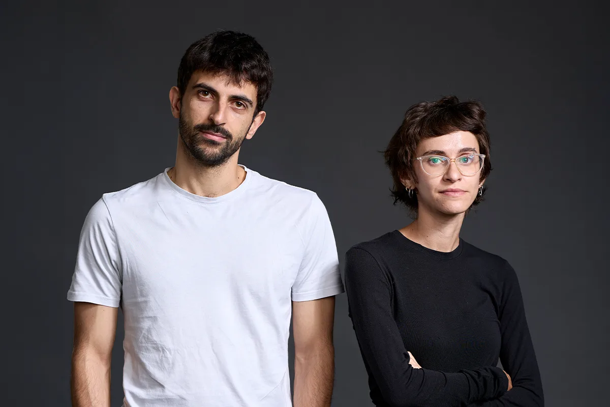 Rachel Szor y Yuval Abraham, directores del documental en el que los militares israelíes confiesan sus crímenes: "Matan desde la deshumanización y después se van a comer una hamburguesa"