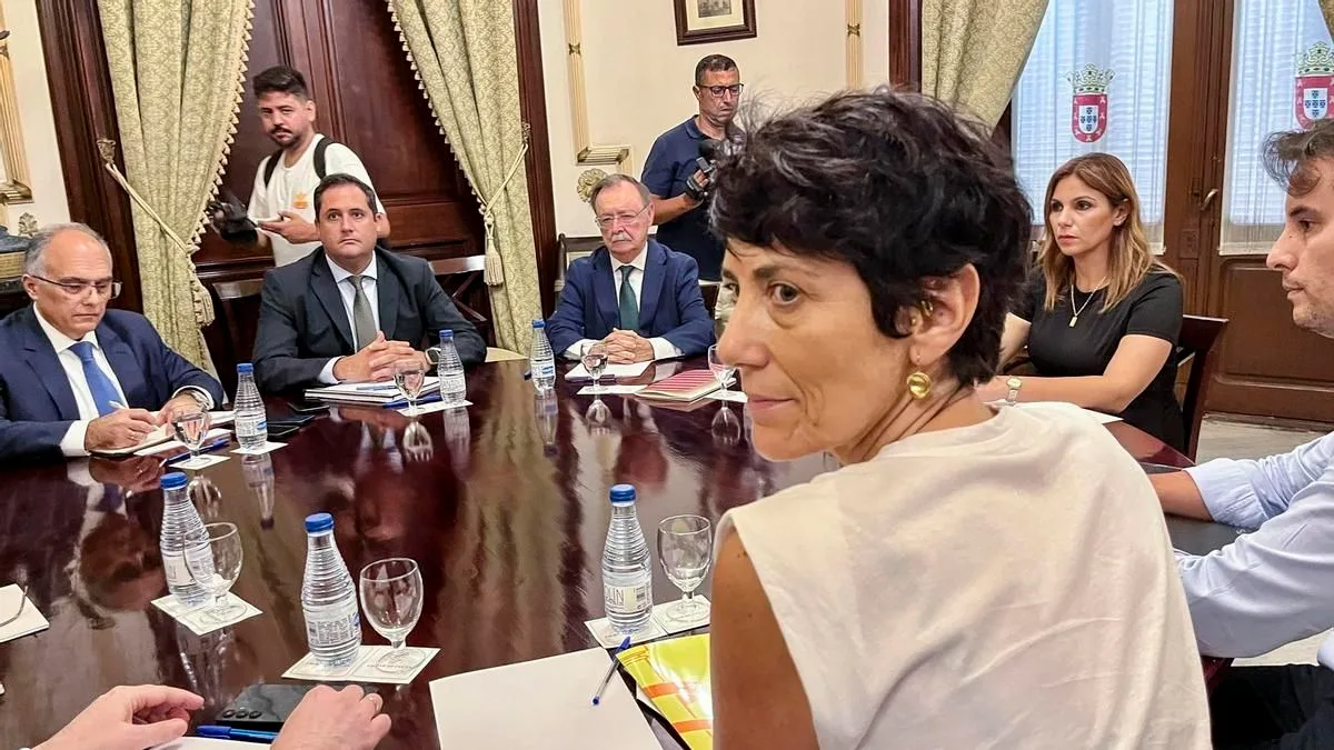 El Gobierno achaca a la falta de colaboración de Vivas el retraso en la respuesta a la crisis de Ceuta