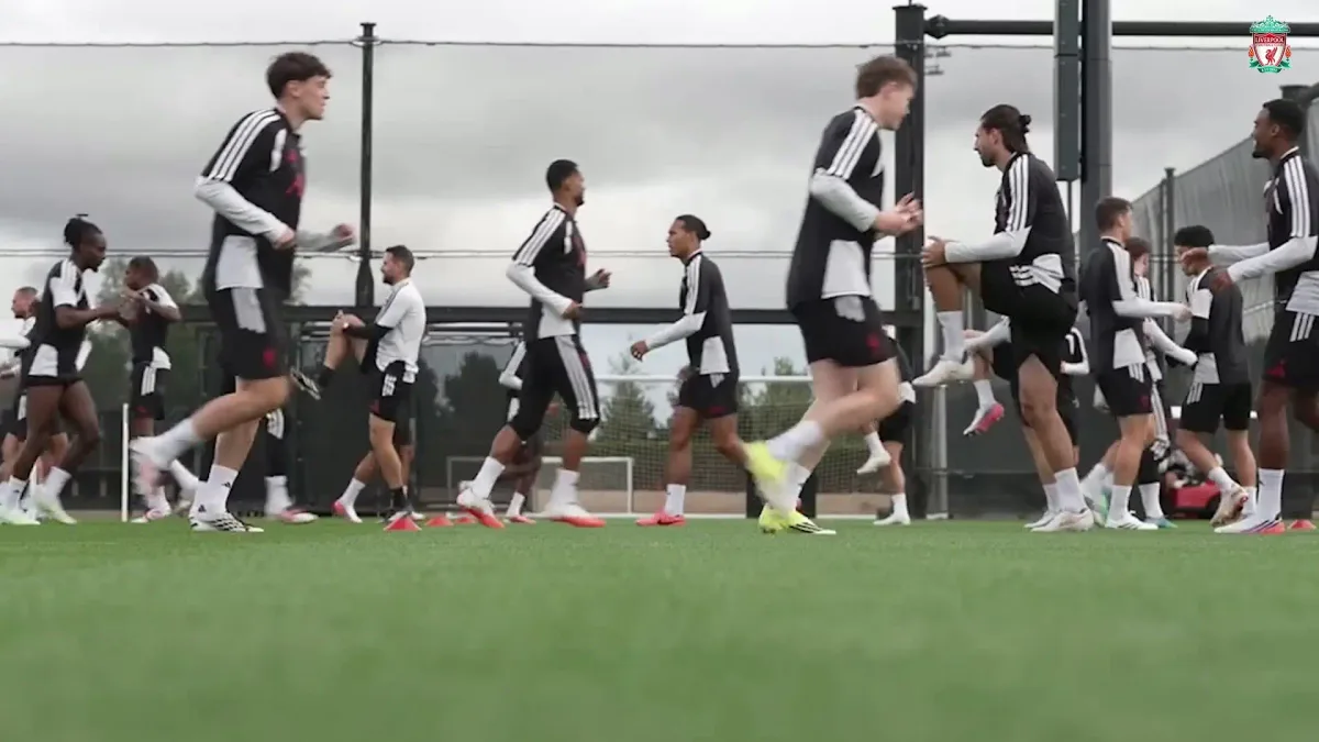 Liverpool intensifica treinos em busca da primeira vitória na Premier League