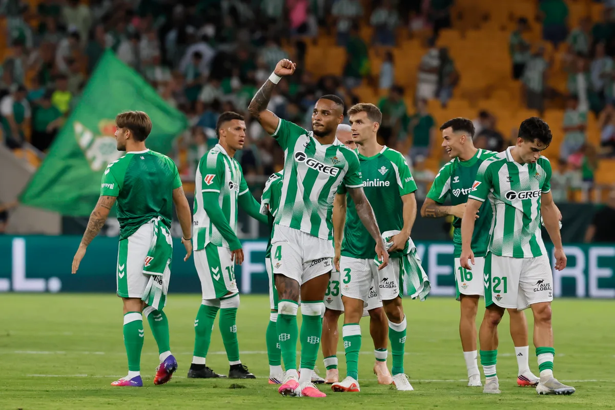 Un sólido Betis arranca la liga con victoria ante una competitiva Real Sociedad