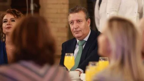 Javier Fernández fija el objetivo del PSOE sevillano para 2027: blindar 58 alcaldías y reconquistar la capital