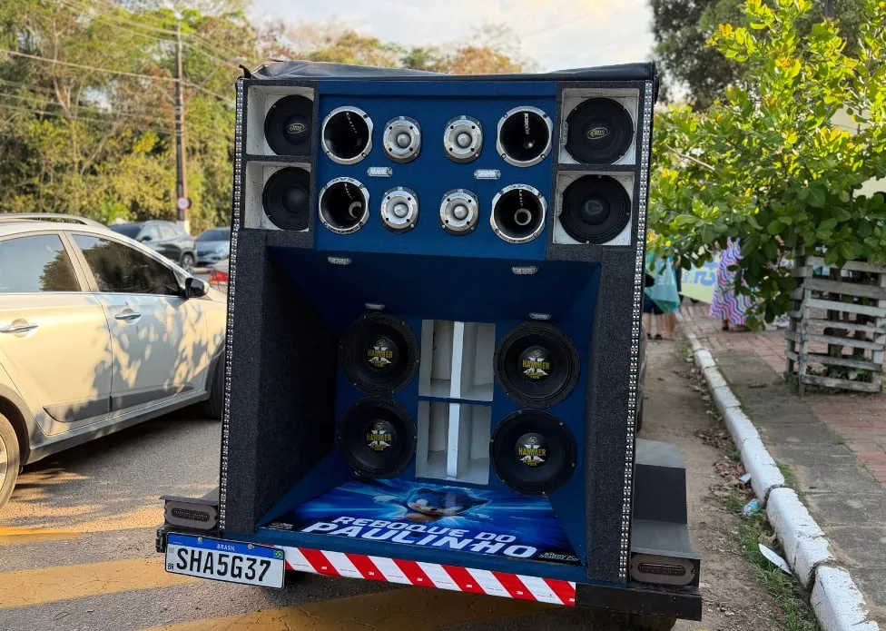 “Pancadões de som” embalam carreata de Bocalom com jingles de campanha
