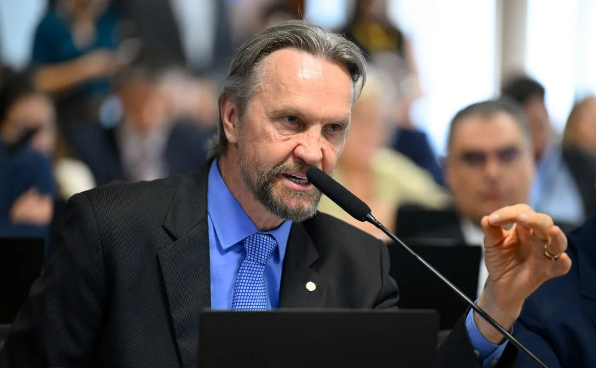 Líder do PT sofre AVC, é internado e Câmara dos Deputados suspende votações