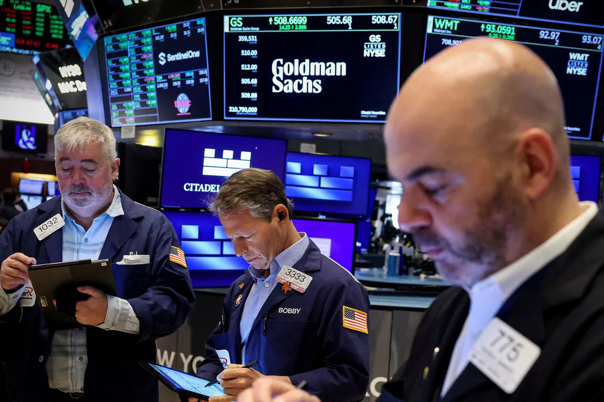 El riesgo país tocó el nivel más alto en tres meses tras una fuerte ola de ventas que sacudió a los mercados globales