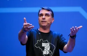 TSE manda rede X remover publicação que falsamente associava Flávio a homicídio