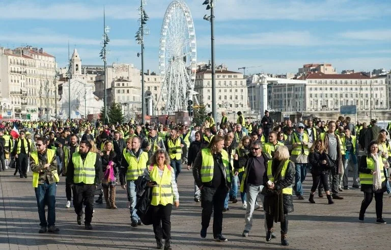 Prix des carburants, crise politique… Et si les « gilets jaunes » faisaient leur retour ?