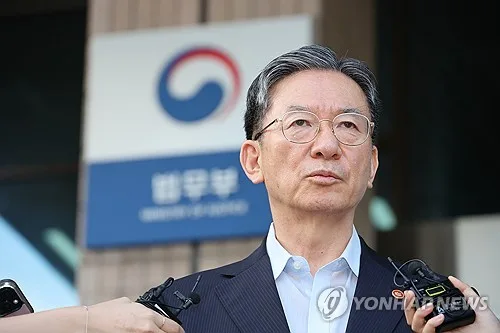 [속보] 정성호 "형소법 통과돼 역할 많지 않아, 국회서 할일 더 많을것"