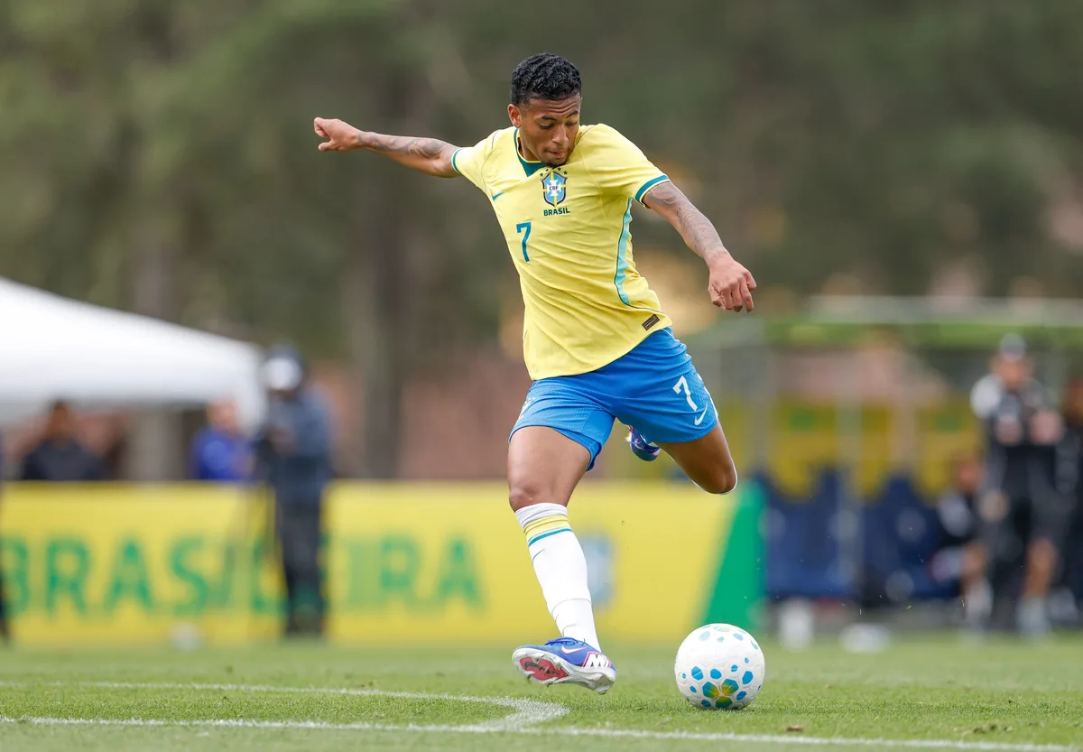 Joia do Bahia marca dois gols em goleada de 6 a 0 do Brasil